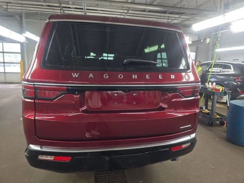 Used 2024 Jeep Wagoneer Series III w/ Premium Group I AWD/4WD image 5