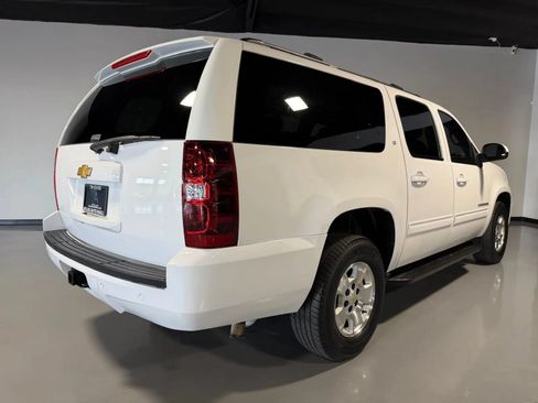 Used 2013 Chevrolet Suburban LT RWD image 4