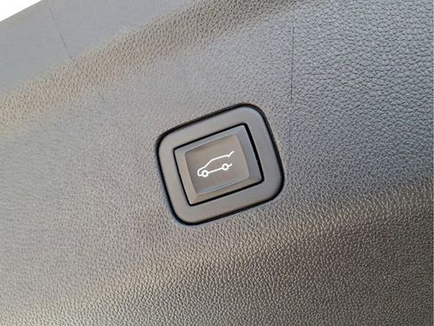 Used 2024 Chevrolet Tahoe Premier AWD/4WD image 30