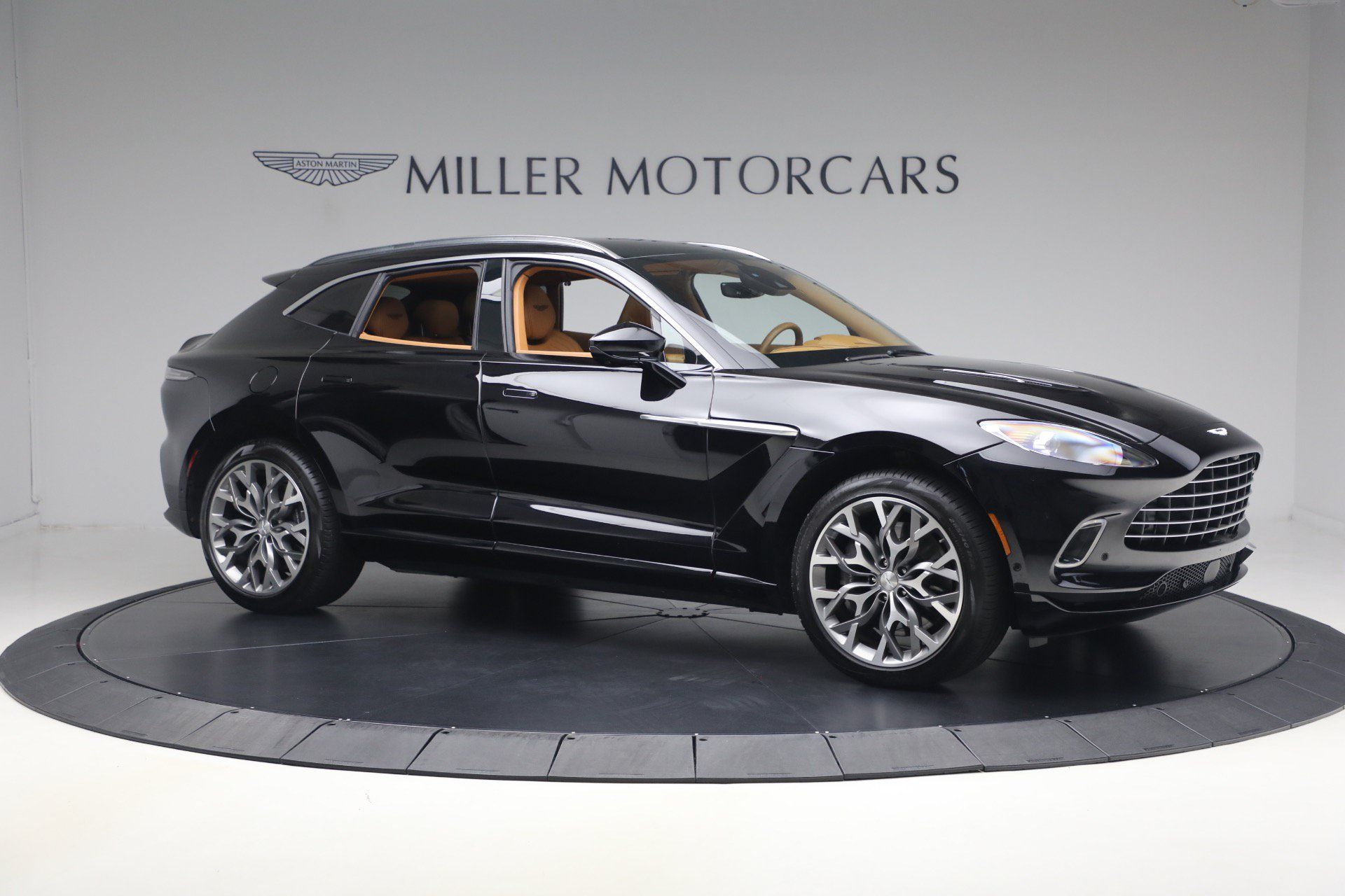 Used 2021 Aston Martin DBX AWD/4WD image 10
