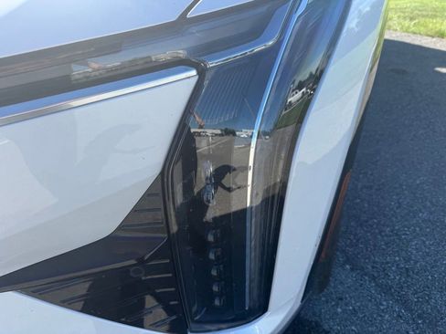 Certified 2025 Cadillac Optiq Luxury 2 w/ LPO, Floor Liner Package AWD/4WD image 9