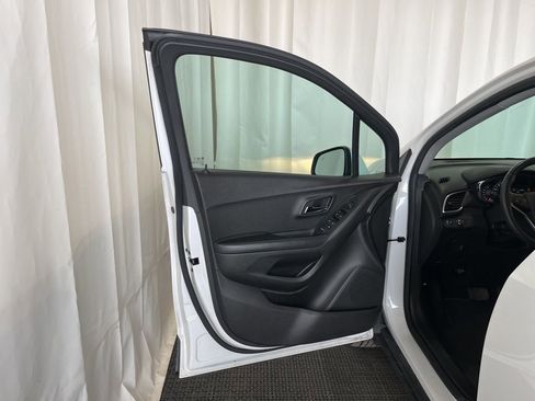 Used 2022 Chevrolet Trax LT w/ Driver Confidence Package image 17