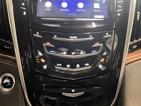 Used 2020 Cadillac Escalade Premium Luxury image 29