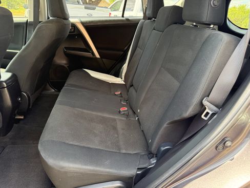 Used 2016 Toyota RAV4 LE FWD image 11