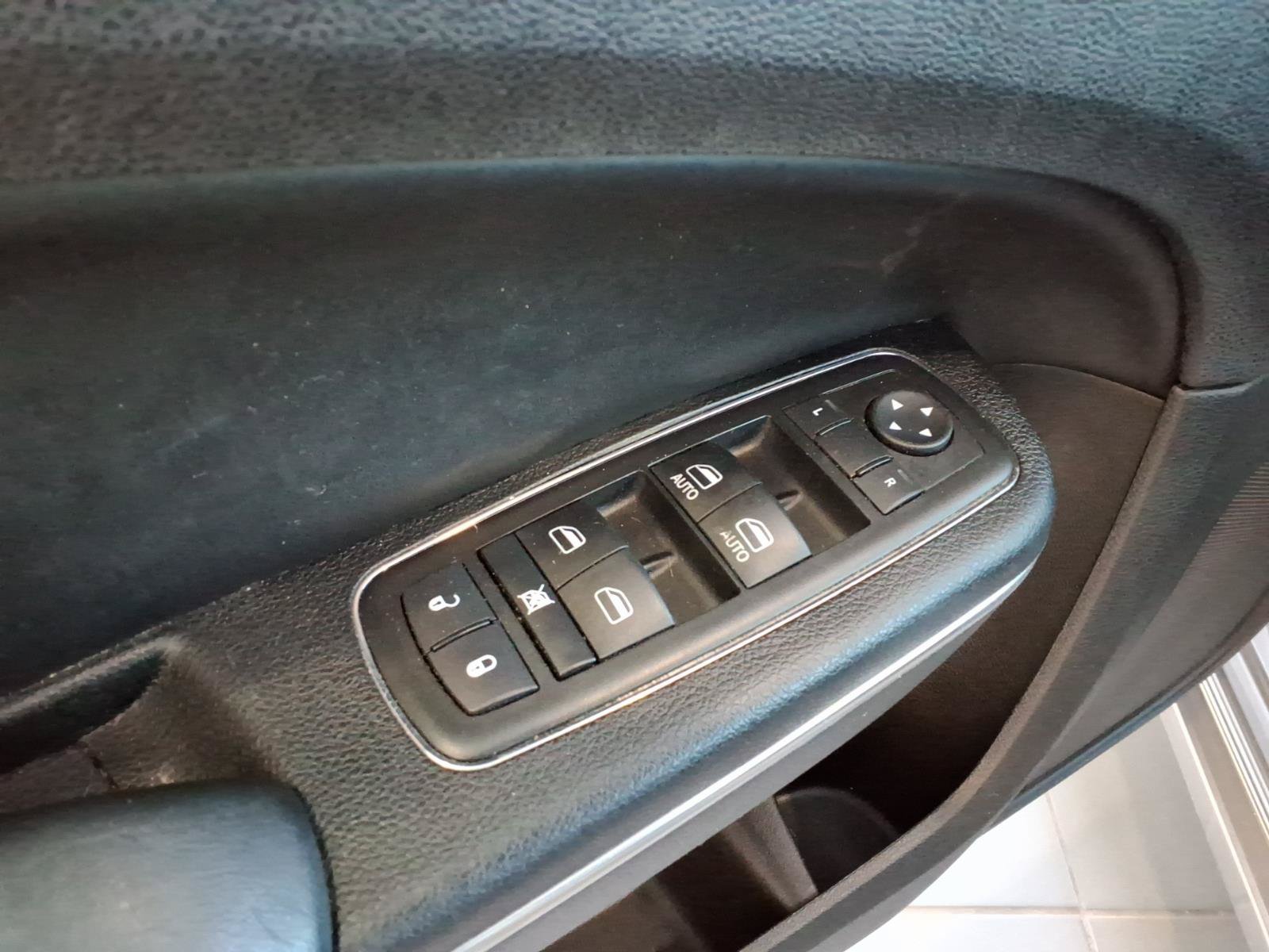 Used 2014 Chrysler 300 AWD w/ Driver Convenience Group image 21