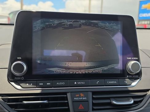 Used 2025 Nissan Altima 2.5 SV FWD image 24