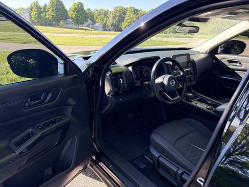 Used 2024 Nissan Pathfinder S w/ Cargo Package AWD/4WD image 11