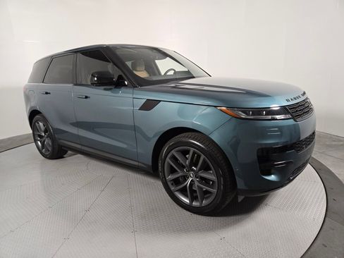 Used 2025 Land Rover Range Rover Sport SE image 16