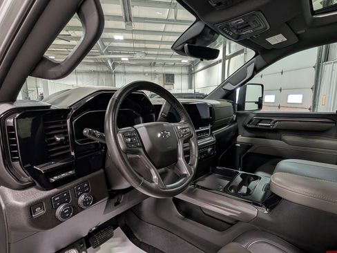 Used 2024 Chevrolet Silverado 2500 ZR2 w/ Technology Package AWD/4WD image 16