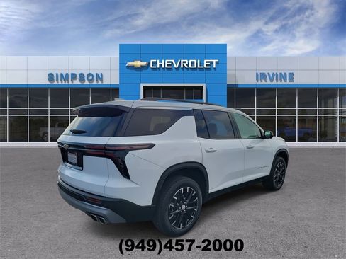 Used 2025 Chevrolet Traverse LT w/ Enhanced Driving Package image 8