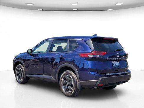 Used 2025 Nissan Rogue SV AWD/4WD image 9