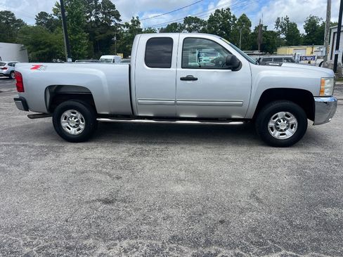 Used 2010 Chevrolet Silverado 2500 LT w/ Interior Plus Package AWD/4WD image 2