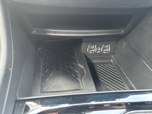 Used 2025 Chrysler Pacifica Limited FWD image 45