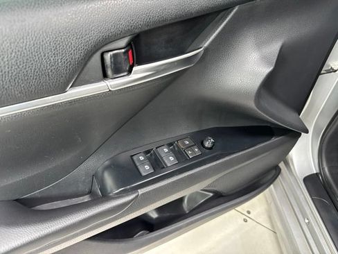 Used 2018 Toyota Camry SE FWD image 11