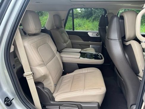 Used 2023 Lincoln Navigator Reserve AWD/4WD image 18