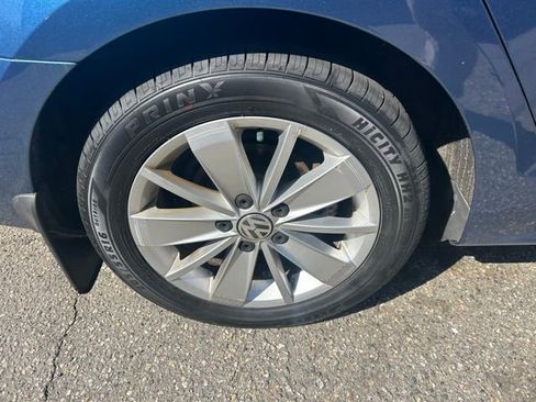 Used 2016 Volkswagen Jetta SE image 4