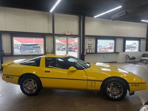 Used 1988 Chevrolet Corvette Coupe RWD image 16