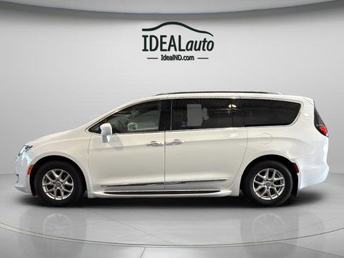 Used 2020 Chrysler Pacifica Touring-L w/ Advanced Safetytec Group FWD image 4