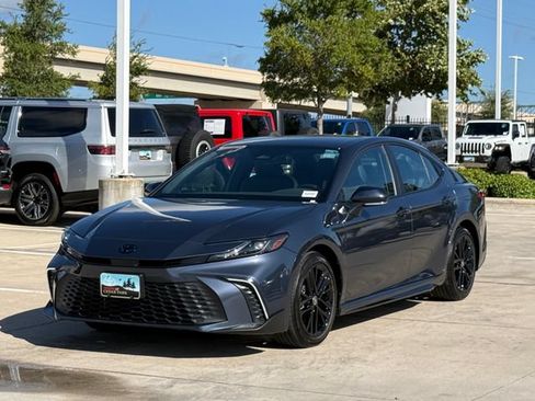 Used 2026 Toyota Camry SE w/ Convenience Package FWD image 10