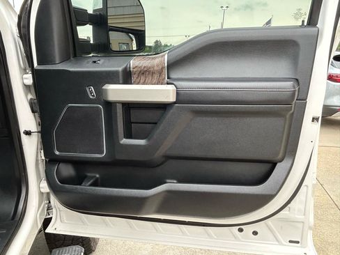 Used 2019 Ford F250 Lariat w/ Lariat Ultimate Package AWD/4WD image 18