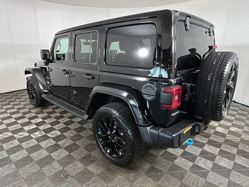 Used 2023 Jeep Wrangler Unlimited Sahara w/ Cold Weather Group AWD/4WD image 5