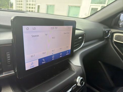 Used 2020 Ford Explorer XLT w/ Equipment Group 202A image 12