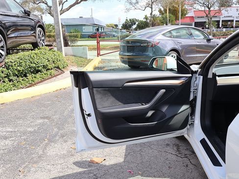 Used 2023 Tesla Model 3 Standard Range image 22