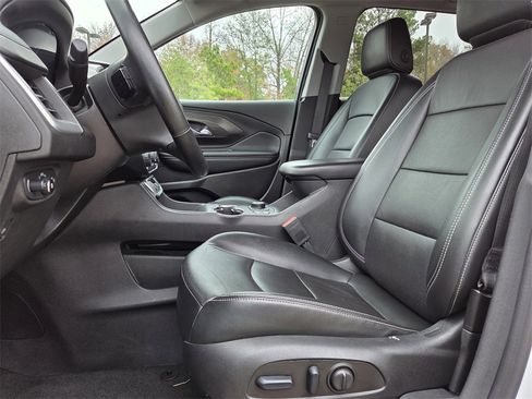 Used 2024 GMC Terrain SLT image 14