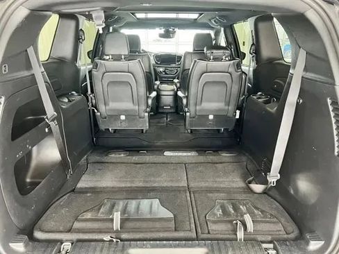 Used 2025 Chrysler Pacifica Limited FWD image 20