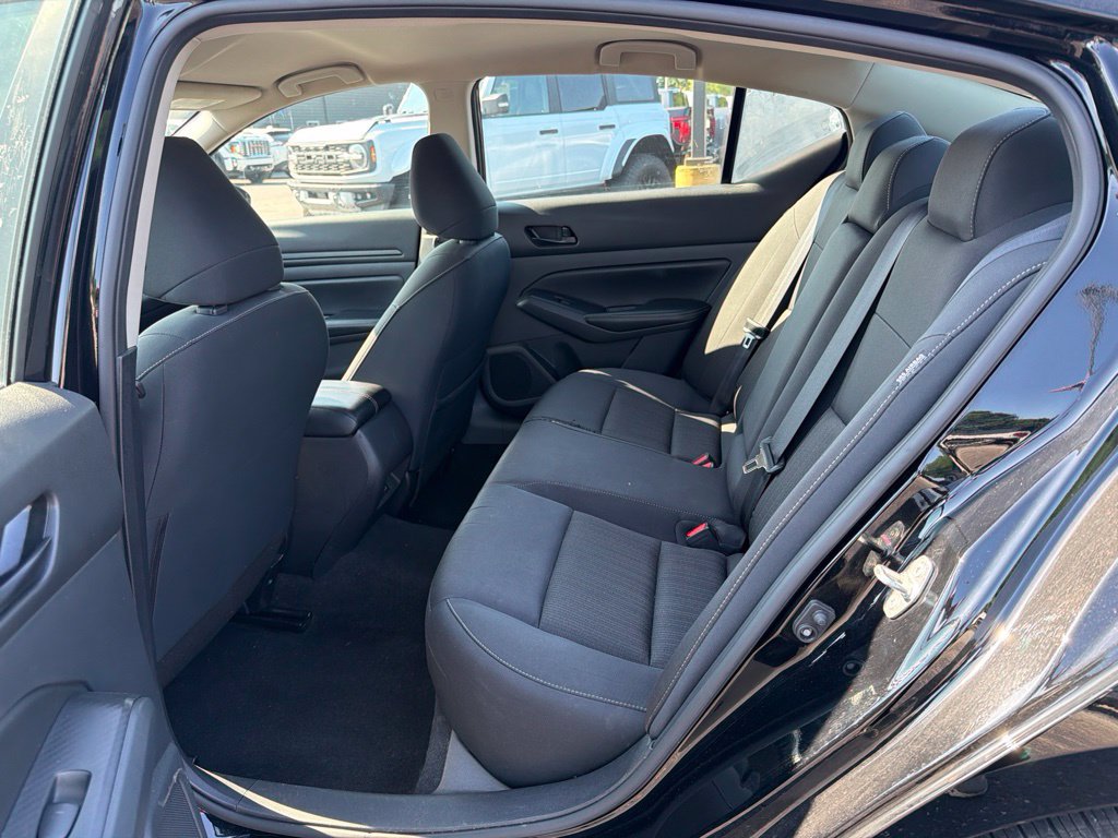 Used 2025 Nissan Altima 2.5 SV FWD image 13