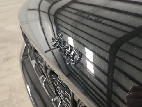 Used 2024 Jeep Grand Cherokee Limited w/ Black Appearance Package RWD image 17