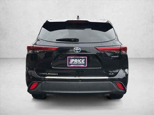Used 2020 Toyota Highlander XLE AWD/4WD image 6