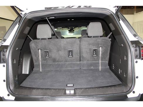 Used 2022 Chevrolet Traverse LT image 22