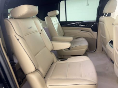 Used 2023 Cadillac Escalade ESV Premium Luxury image 28