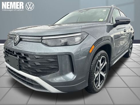 New 2026 Volkswagen Tiguan SE image 1