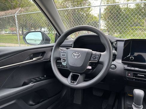 Used 2026 Toyota Camry LE FWD image 33