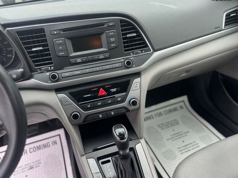 Used 2017 Hyundai Elantra SE FWD image 37