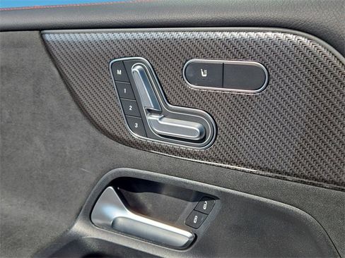 New 2024 Mercedes-Benz GLB 250 4MATIC image 23