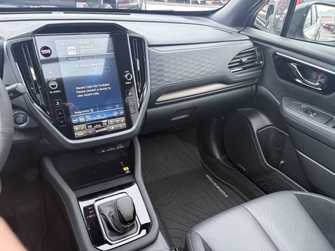 Used 2025 Subaru Forester Touring image 9