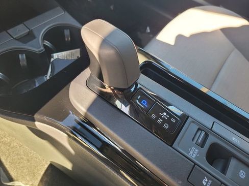 Used 2024 Toyota Prius LE FWD image 20