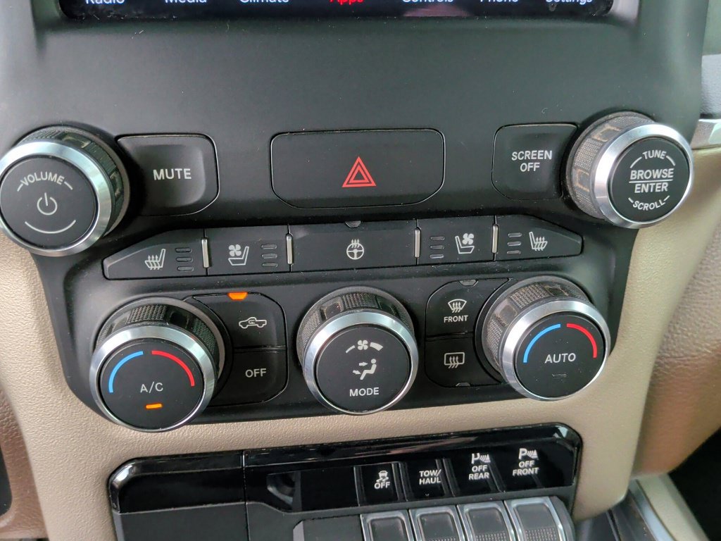 Used 2020 RAM 1500 Laramie RWD image 32