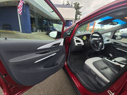 Used 2021 Chevrolet Bolt Premier w/ Infotainment Package FWD image 20