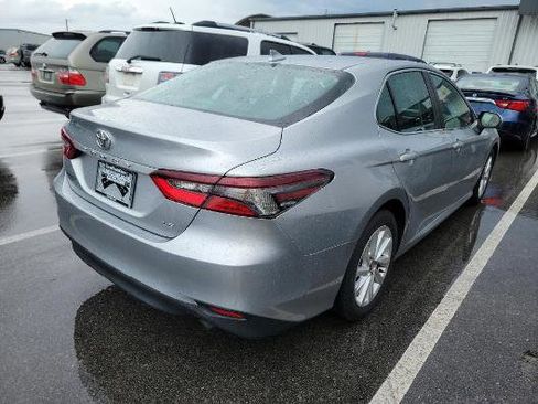 Used 2022 Toyota Camry LE image 3