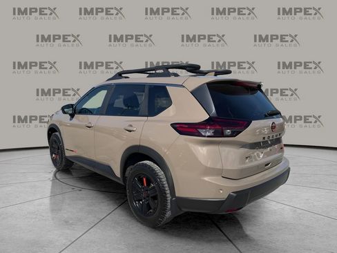 Used 2025 Nissan Rogue SV image 3