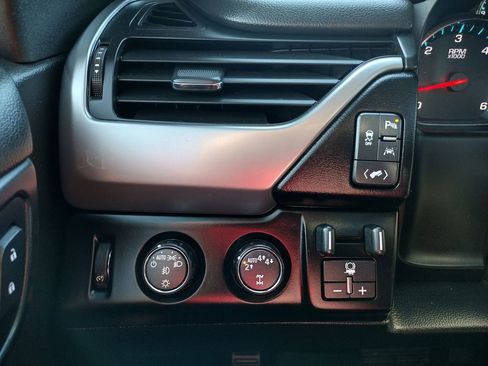 Used 2018 Chevrolet Tahoe Premier AWD/4WD image 26