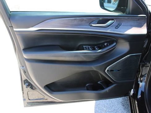 Used 2022 Jeep Grand Cherokee L Overland AWD/4WD image 14