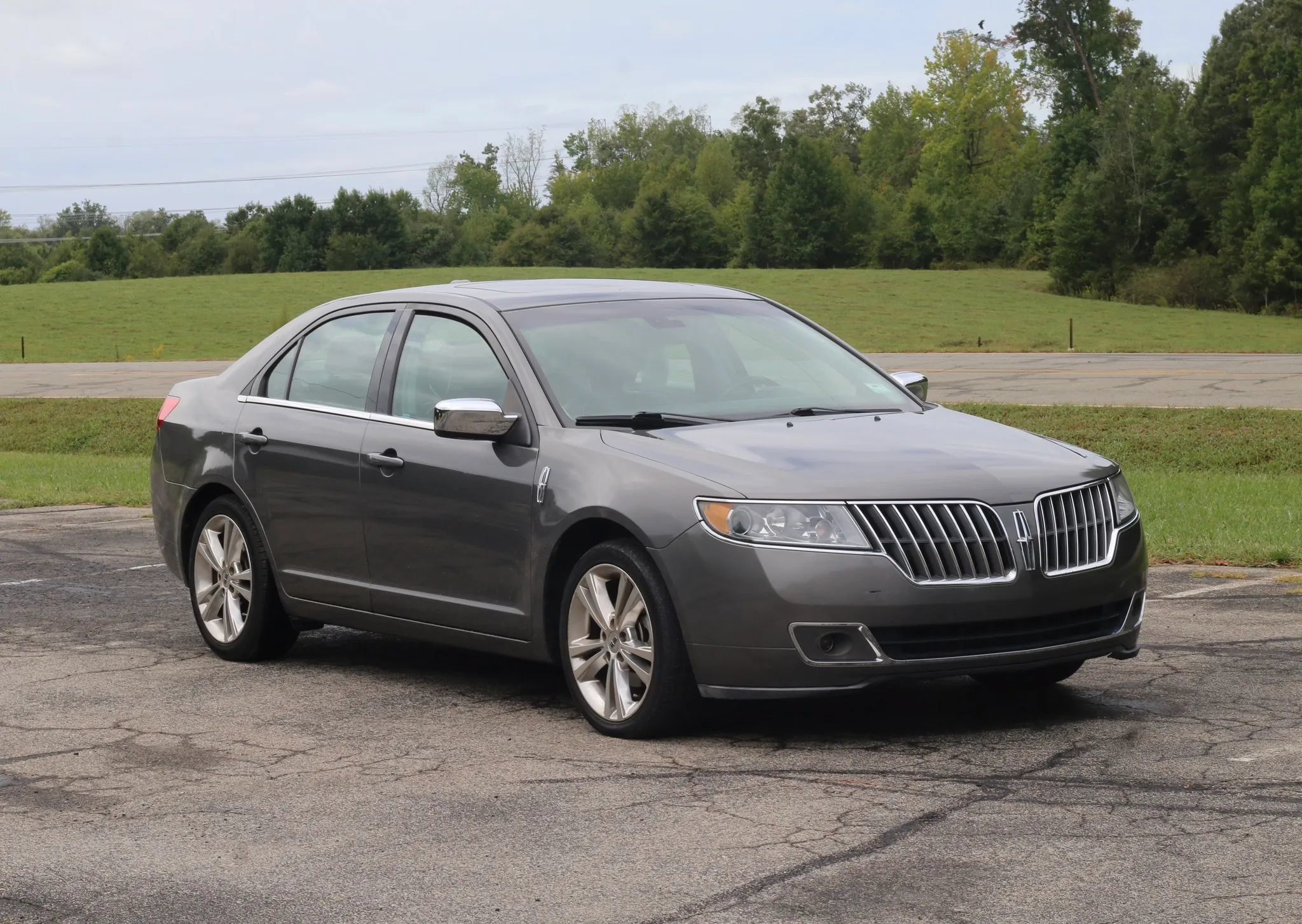 Used 2012 Lincoln MKZ FWD image 1