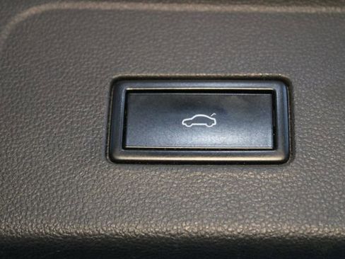 Used 2018 Volkswagen Atlas SE FWD image 19