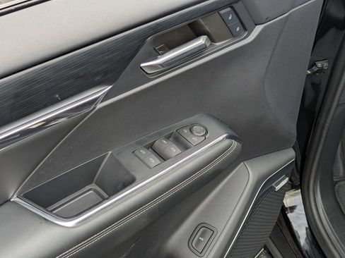 Used 2024 GMC Acadia Elevation image 11