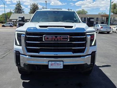 Used 2024 GMC Sierra 2500 SLE w/ SLE Convenience Package AWD/4WD image 2